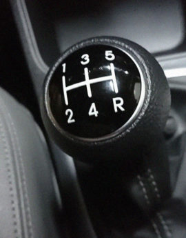 1 Hour Manual Driving Lesson